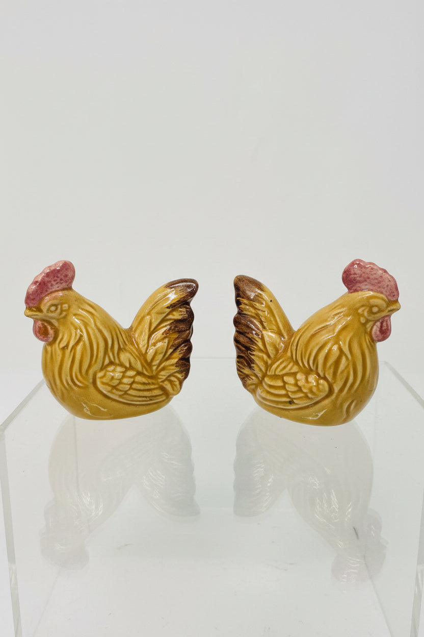 Vintage 1960's Japan sitting Chickens Salt & Pepper Shakers -- ITEM #2303