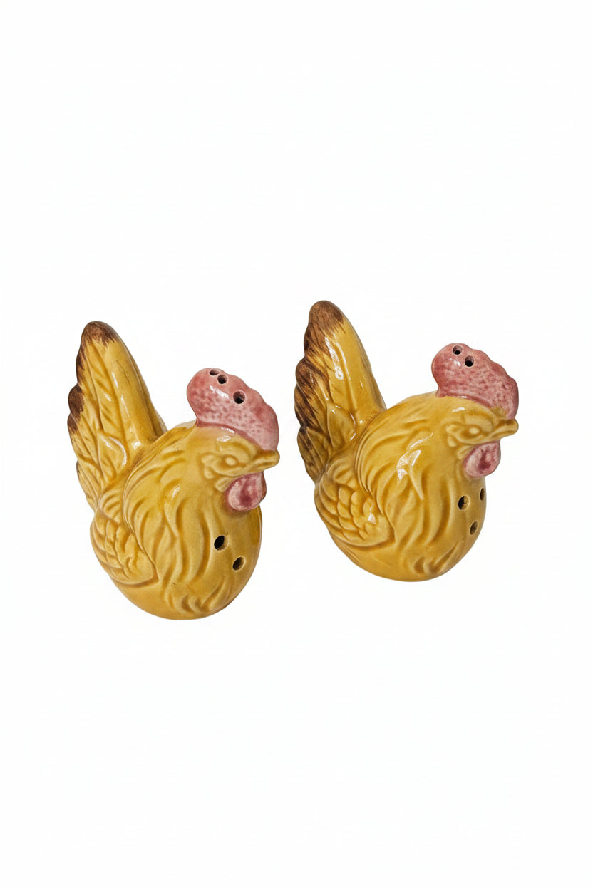 Vintage 1960's Japan sitting Chickens Salt & Pepper Shakers -- ITEM #2303