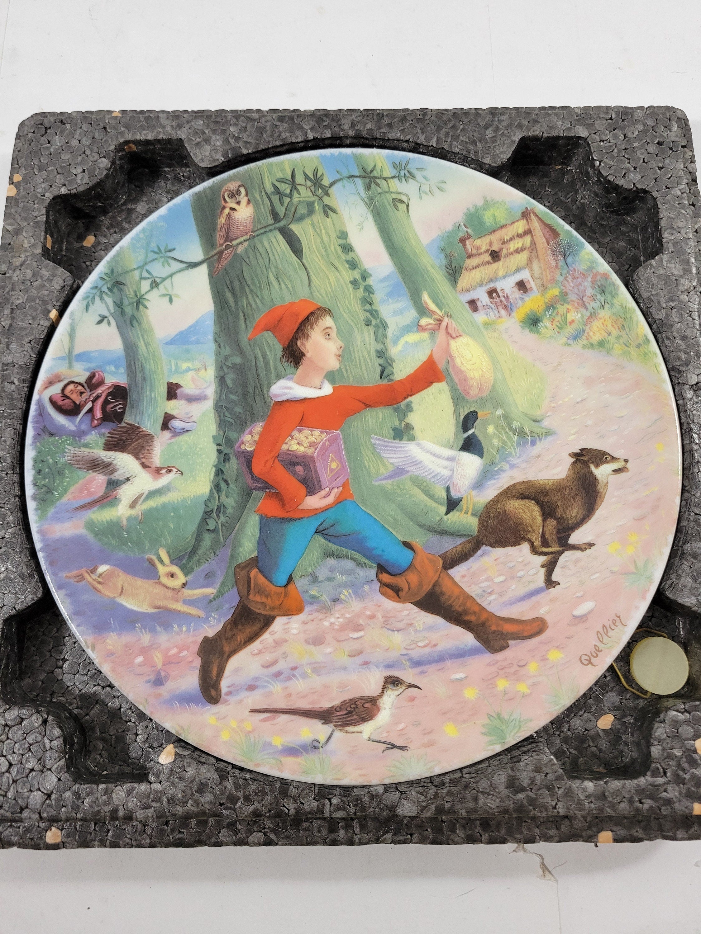 Le Petit Poucet Robinhood Collector Plate -- ITEM #1372
