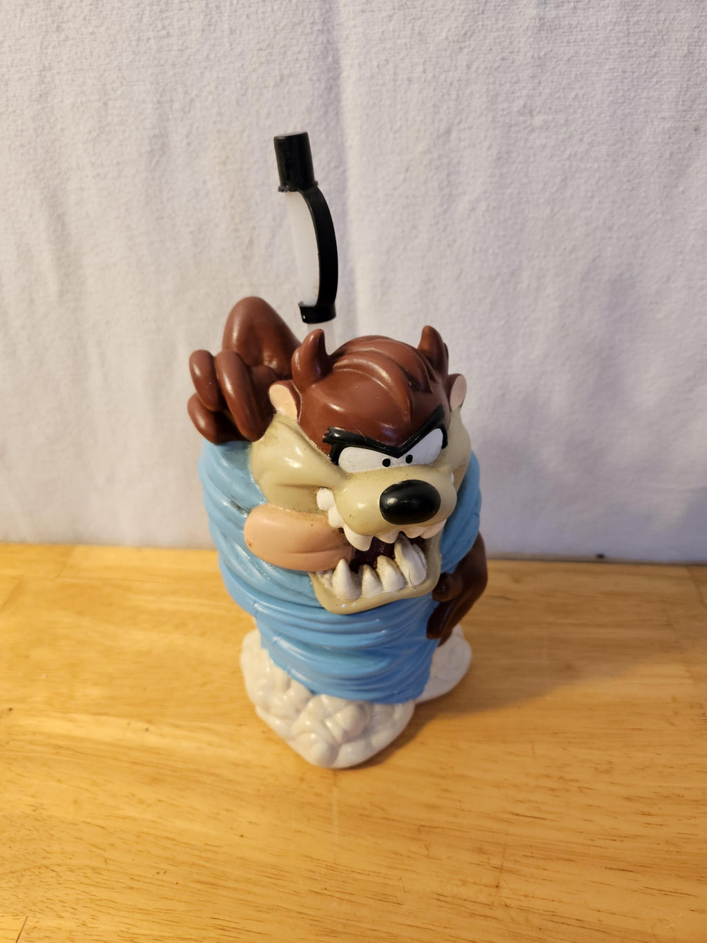 Looney Tunes TAZ.  Tazmanian Devil by Sipper Cup.    ITEM #1913