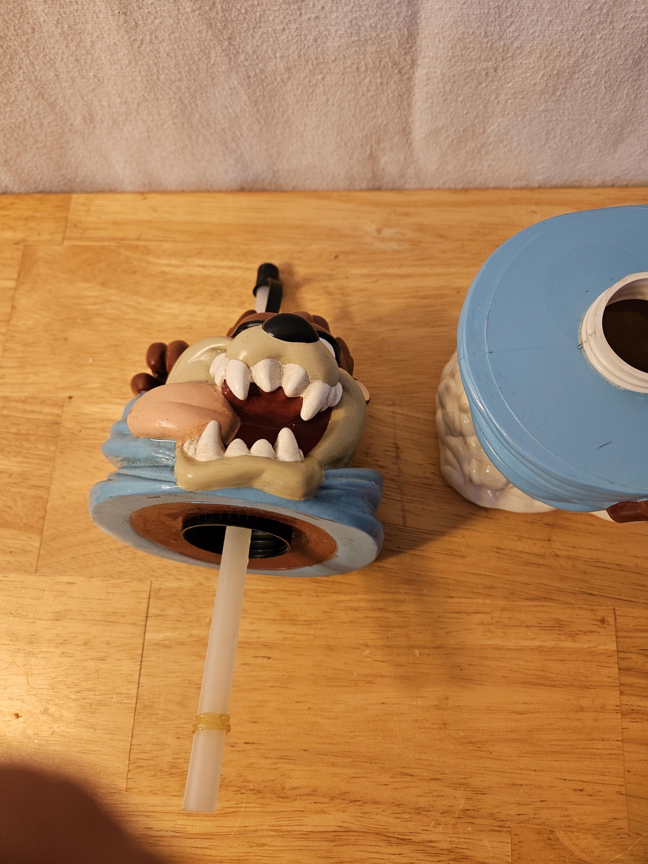 Looney Tunes TAZ.  Tazmanian Devil by Sipper Cup.    ITEM #1913