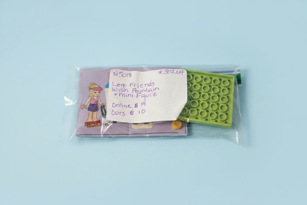 Lego Friends #30204 Wish Fountain and Mini Figure.   ITEM #1890