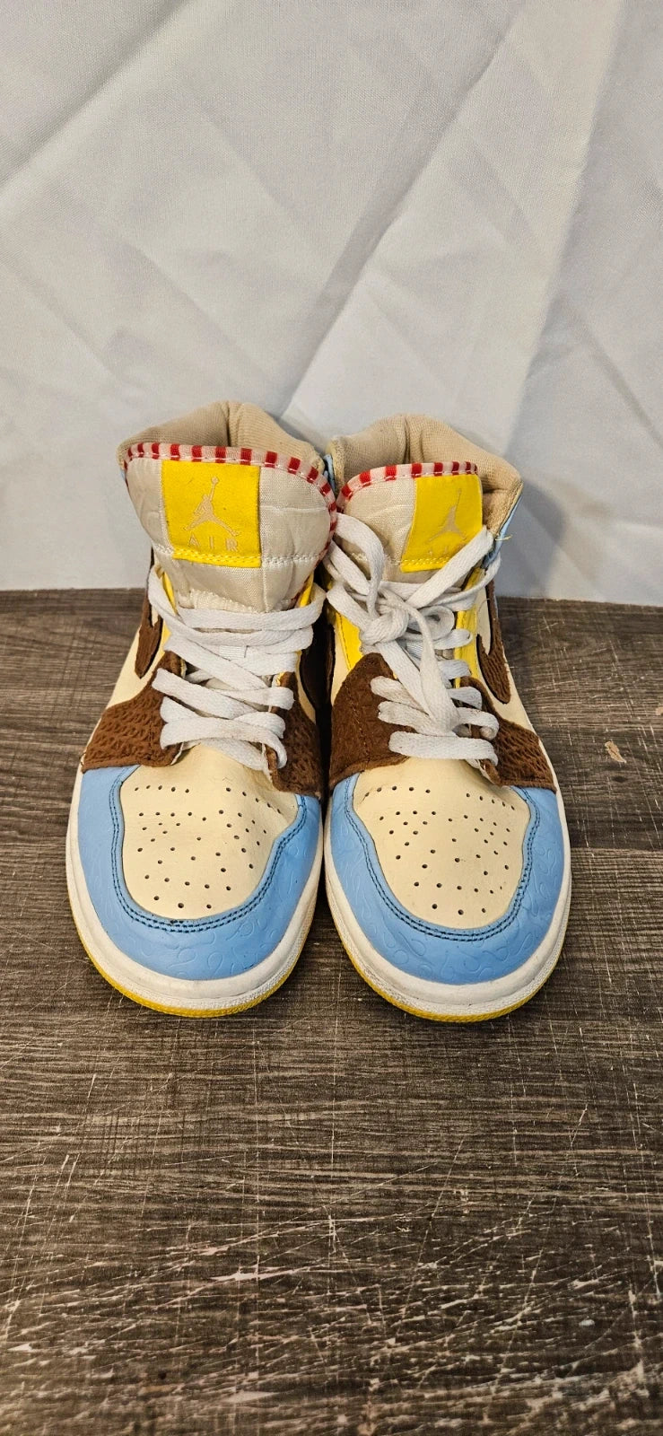 Women's Nike Air Jordan Maison Chateau Rouge Air Jordan 1 Mid SE Fearless item 2534